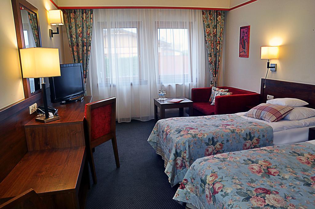 Ahotel Czechowice-Dziedzice Habitación foto