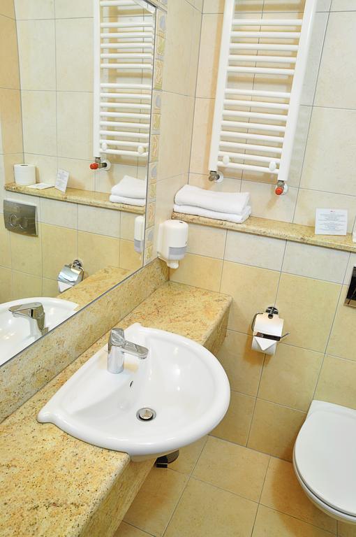 Ahotel Czechowice-Dziedzice Habitación foto