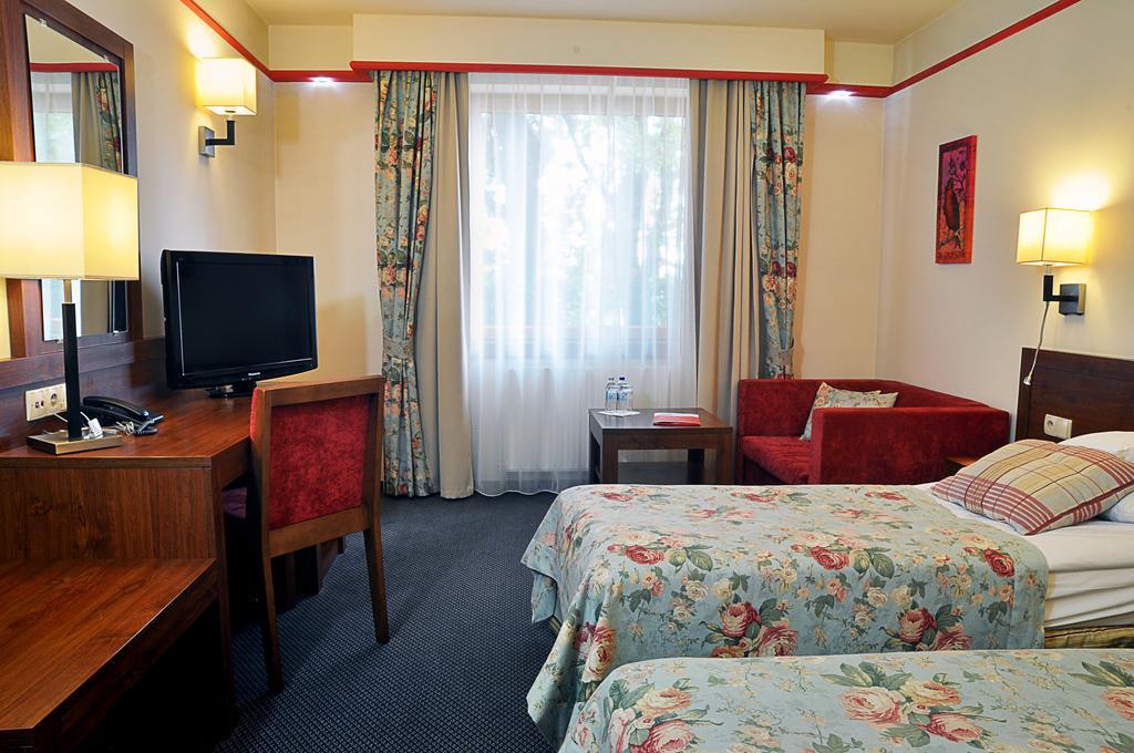 Ahotel Czechowice-Dziedzice Habitación foto