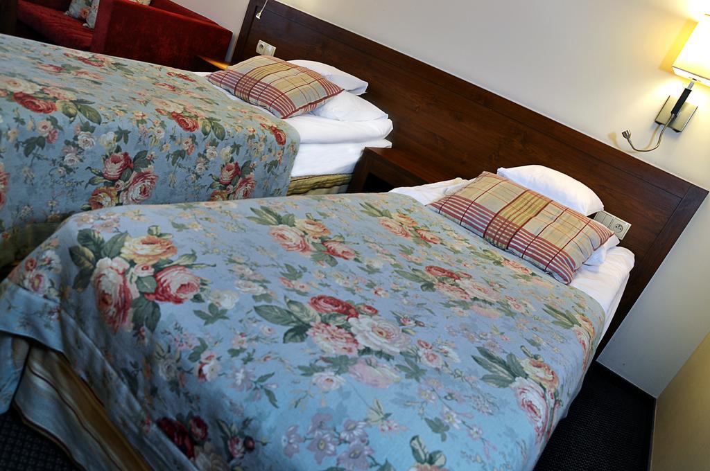Ahotel Czechowice-Dziedzice Habitación foto